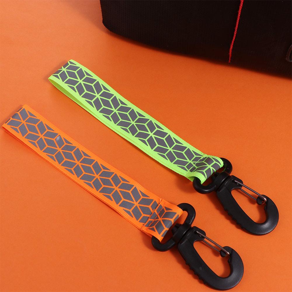 Multi-functional Safety Reflector Pendant Reflective Effect Reflective Straps Outdoor Tool зелений
Multi-functional Safety Reflector Pendant Reflective Effect Reflective Straps Outdoor Tool зелений