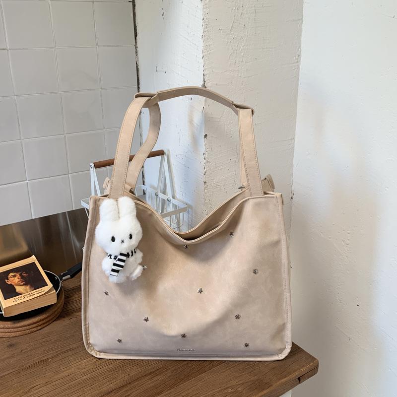 Korean-style commuter backpack for women2026New large-capacity soft-surface handbag with a high-end feel, suitable for shoulder
Korean-style commuter backpack for women2026New large-capacity soft-surface handbag with a high-end feel, suitable for shoulder