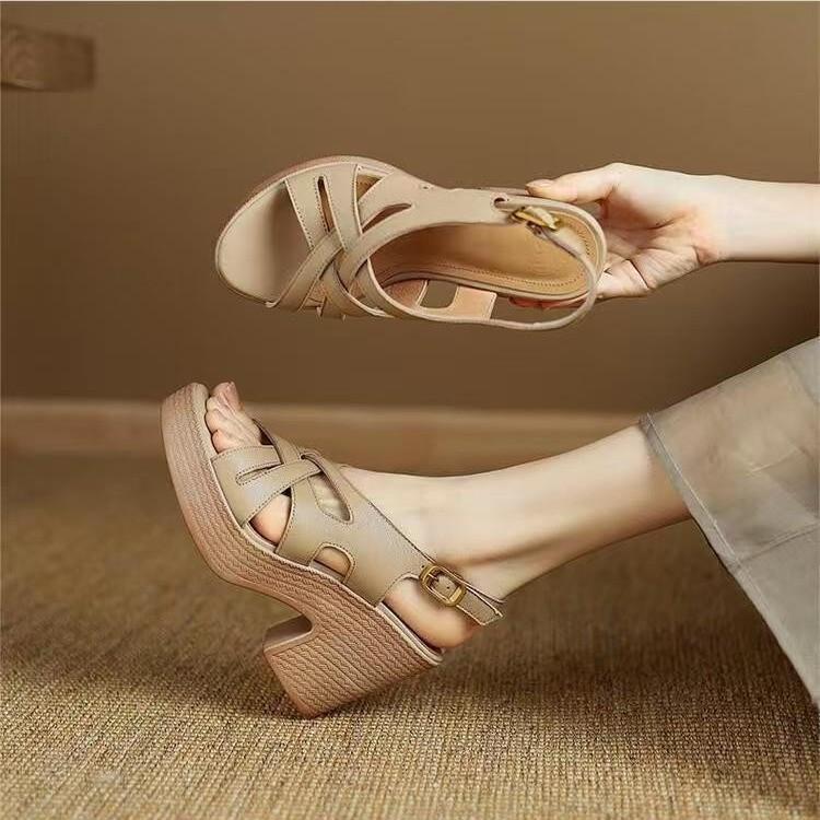 Small sandals women s new summer fish mouth high heels thick heel thick sole waterproof table one-word buckle belt 35 абрикосовый
Small sandals women s new summer fish mouth high heels thick heel thick sole waterproof table one-word buckle belt 35 абрикосовый