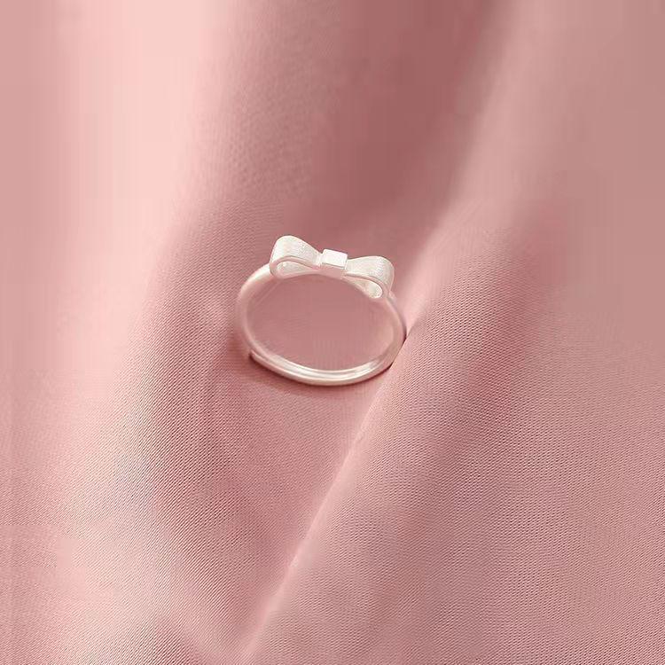 925 Sterling Silver Bow Ring: French Minimalist Luxury, Adjustable for Index Finger, Sweet Celebrity Style Jewelry
925 Sterling Silver Bow Ring: French Minimalist Luxury, Adjustable for Index Finger, Sweet Celebrity Style Jewelry