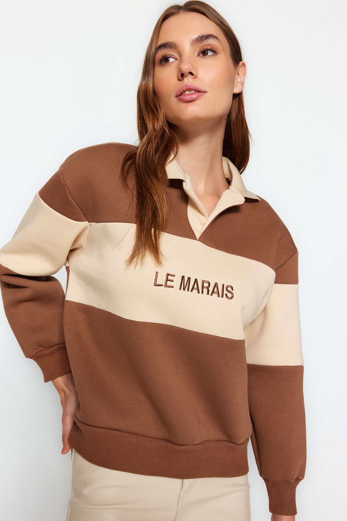 Women s Fashionable Stylish Sweatshirt Brown Thick Inside Fleece Regular Normal Pattern Embroidered Polo Collar Knitted Sweatshirt M
Women s Fashionable Stylish Sweatshirt Brown Thick Inside Fleece Regular Normal Pattern Embroidered Polo Collar Knitted Sweatshirt M