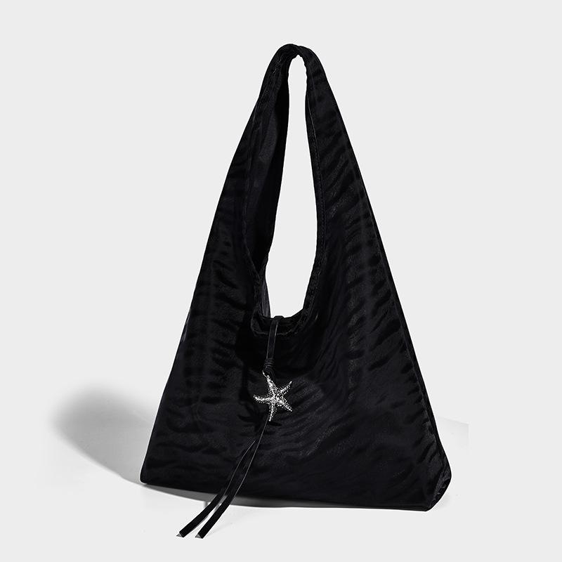 Нишевая ленивая расслабленная сумка-тоут для женщин 2025 осень-зима новая большая вместимость подмышечная сумка универсальная сумка через плечо чёрный
Нишевая ленивая расслабленная сумка-тоут для женщин 2025 осень-зима новая большая вместимость подмышечная сумка универсальная сумка через плечо чёрный