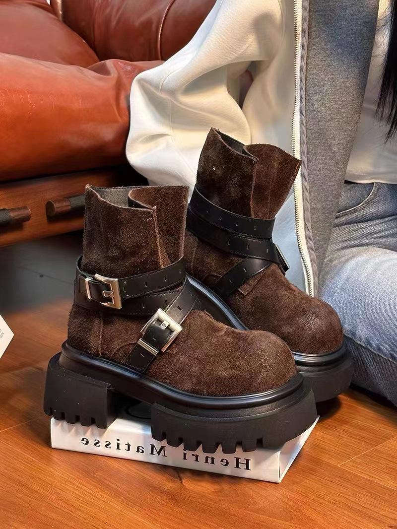 Women’s Platform Suede Ankle Boots Fashion Retro Punk Boots Designer Belt Buckle Temperamen Women s Short Boots Botas Para Mujer 40 темно-коричневого кольору
Women’s Platform Suede Ankle Boots Fashion Retro Punk Boots Designer Belt Buckle Temperamen Women s Short Boots Botas Para Mujer 40 темно-коричневого кольору