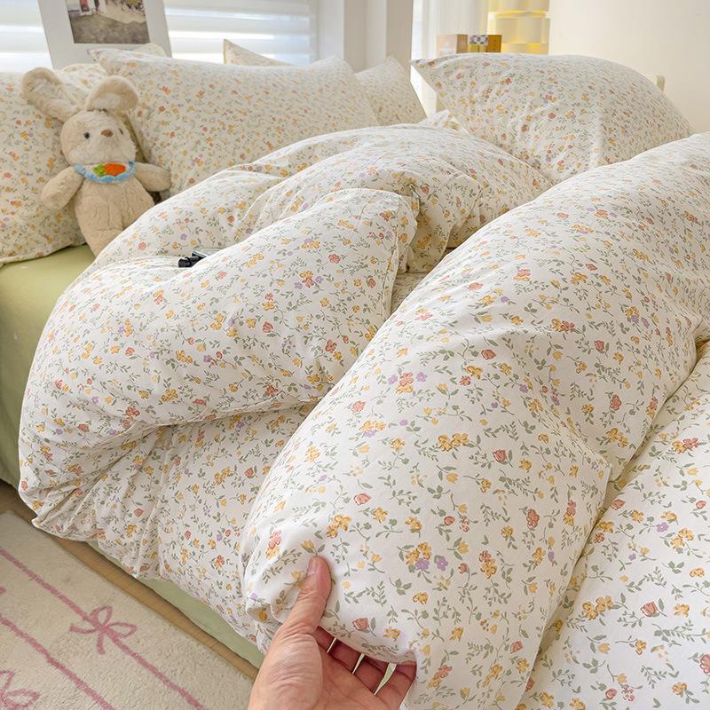 Набор из 4 предметов Хлопковое постельное белье, Маленький свежий хлопок, Детское общежитие, Мягкий трехпредметный набор с шапкой для кровати 160 × 210 single quilt cover
Набор из 4 предметов Хлопковое постельное белье, Маленький свежий хлопок, Детское общежитие, Мягкий трехпредметный набор с шапкой для кровати 160 × 210 single quilt cover