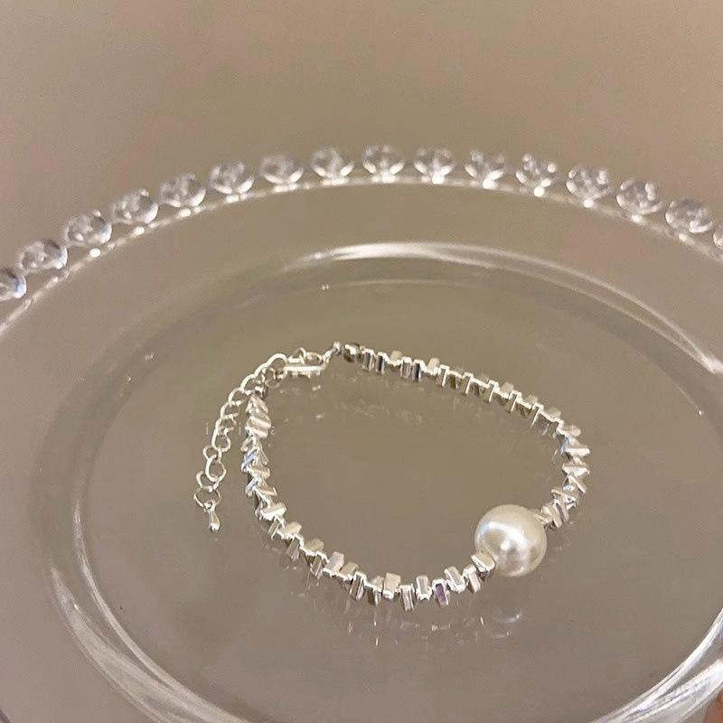Shredded Pearl Necklace Women s Summer Design Neck Chain Collarbone Chain Bracelet
Shredded Pearl Necklace Women s Summer Design Neck Chain Collarbone Chain Bracelet