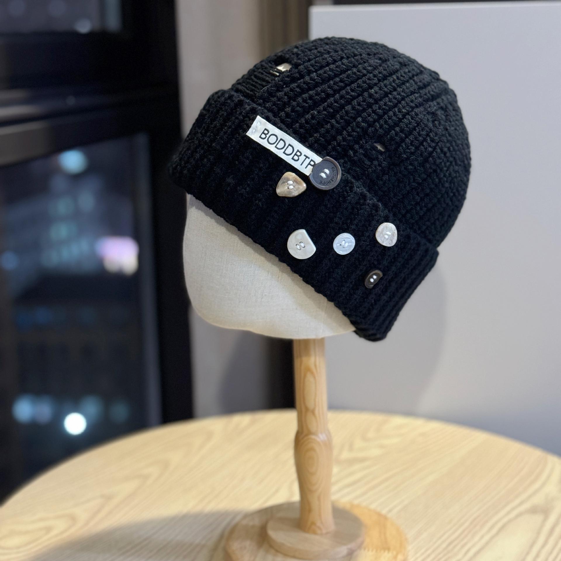 New trendy distressed buttoned knitted beanie for women and men, autumn and winter vintage internet celebrity headwrap cold hat Adult54-60Average Size чёрный
New trendy distressed buttoned knitted beanie for women and men, autumn and winter vintage internet celebrity headwrap cold hat Adult54-60Average Size чёрный
