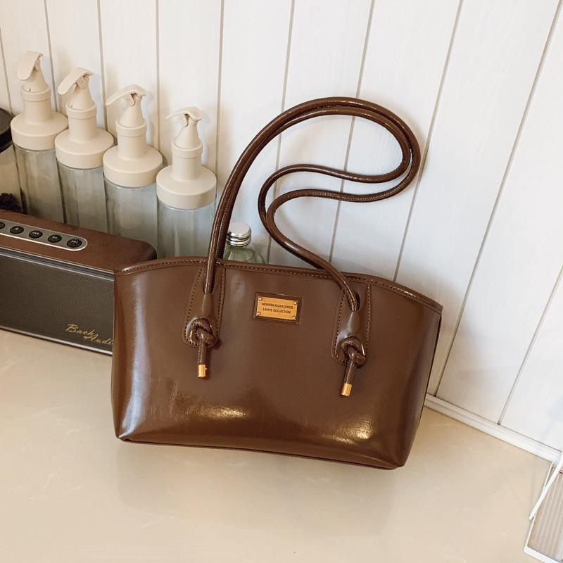 Женская ретро-текстурированная сумка через плечо Осень 2025: Универсальный стиль подмышек
Женская ретро-текстурированная сумка через плечо Осень 2025: Универсальный стиль подмышек