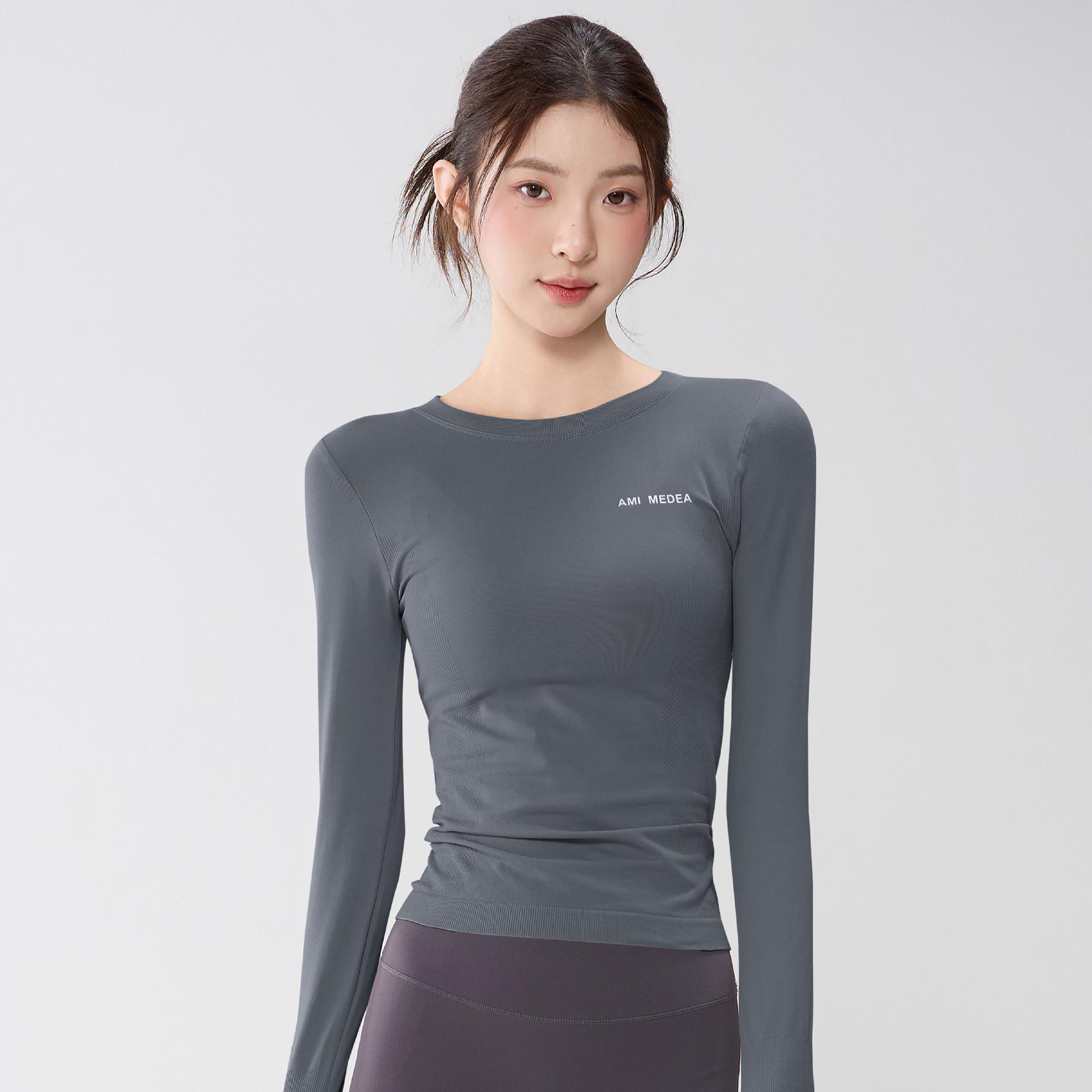 Women s Seamless Long Sleeve Yoga Top, Round Neck, Tight Fit, Slimming Fitness Shirt for Outdoor Sports and Running Medium сірий колір
Women s Seamless Long Sleeve Yoga Top, Round Neck, Tight Fit, Slimming Fitness Shirt for Outdoor Sports and Running Medium сірий колір