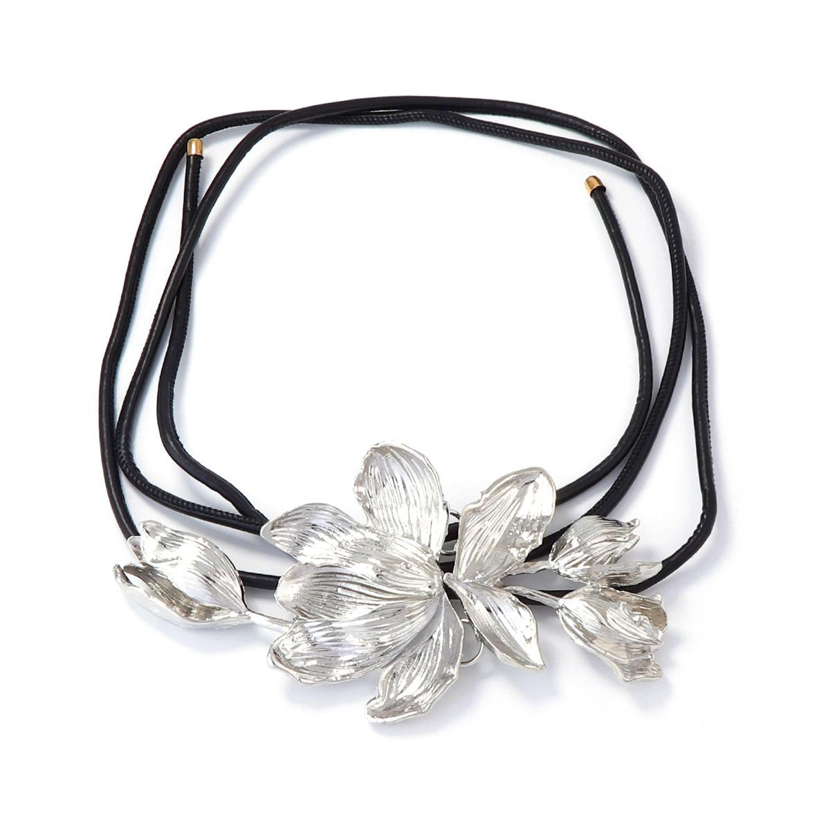 European and American exaggerated vintage alloy tulip flower belt jeans skirt decorated with black leather cord waist chain срібний
European and American exaggerated vintage alloy tulip flower belt jeans skirt decorated with black leather cord waist chain срібний