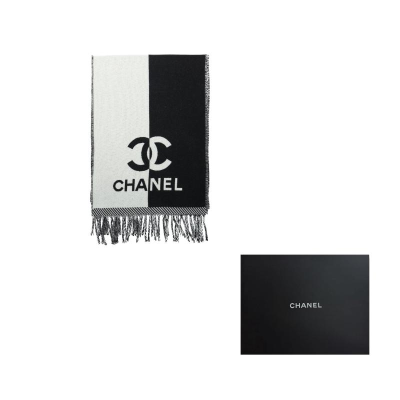 CHANEL Logo Print Wool 100 Wool Scarf Women s Black/White чорний
CHANEL Logo Print Wool 100 Wool Scarf Women s Black/White чорний