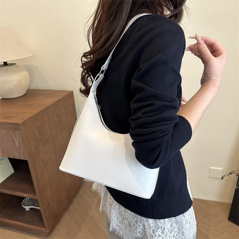 Summer beautiful new large-capacity simple shoulder portable underarm bag women s bag белый
Summer beautiful new large-capacity simple shoulder portable underarm bag women s bag белый
