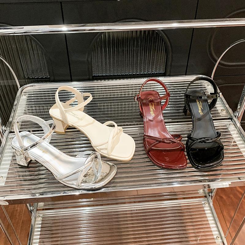 High-heeled sandals spring and summer 2025 new silver fashion pearl straps one-word strap thick-heeled sandals women 40
High-heeled sandals spring and summer 2025 new silver fashion pearl straps one-word strap thick-heeled sandals women 40