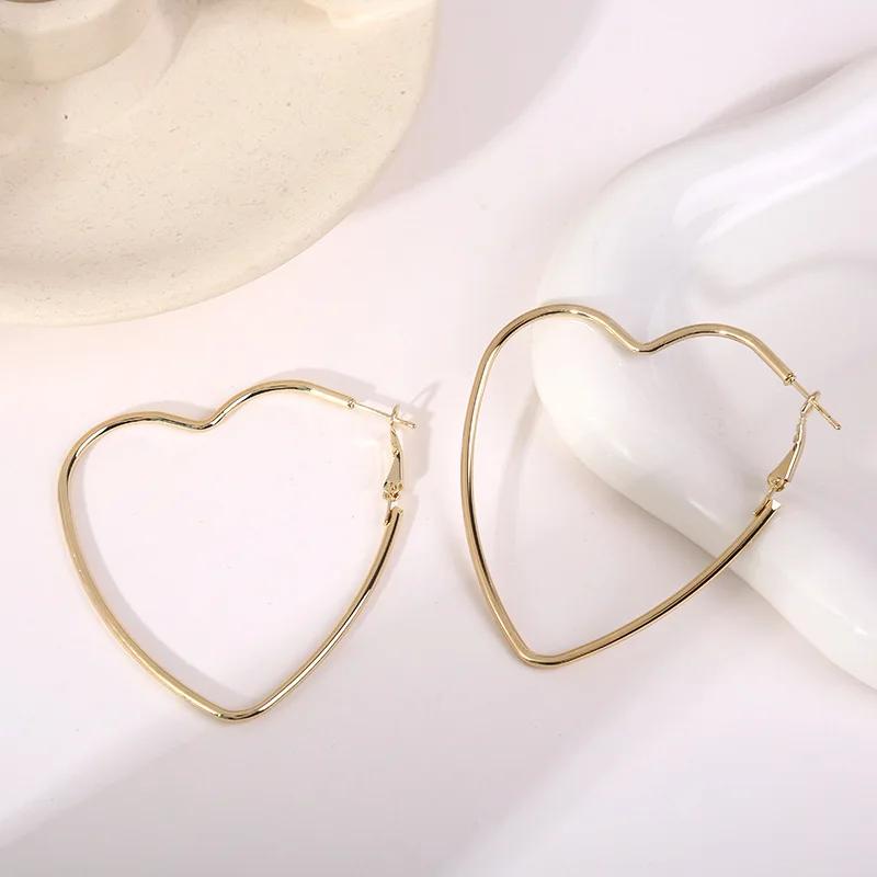 Big Heart Women s Hoop Earrings Metal Buckle Exaggerated Loop Earrings Punk Fashion Female Ear Zircon new in aretes de mujer
Big Heart Women s Hoop Earrings Metal Buckle Exaggerated Loop Earrings Punk Fashion Female Ear Zircon new in aretes de mujer
