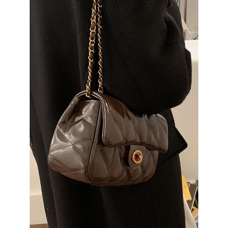 Bag Women s New Winter Versatile Rhombus Chain Small Square Bag Fashion Retro Shoulder Crossbody Bag темно-коричневого кольору
Bag Women s New Winter Versatile Rhombus Chain Small Square Bag Fashion Retro Shoulder Crossbody Bag темно-коричневого кольору