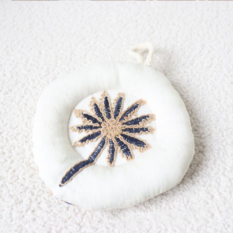 1Pc Cloth Heat-insulating Teapot Pad Elegant Tea Ceremony Accessories Heat-resistant Circle Coasters Cup Mat
1Pc Cloth Heat-insulating Teapot Pad Elegant Tea Ceremony Accessories Heat-resistant Circle Coasters Cup Mat