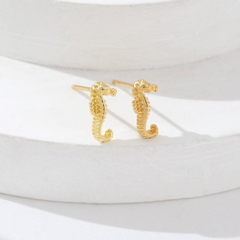 New Arrivals Gold Color Exquisite Retro Texture Fan-shaped Seahorse Stud Earring for Women Creative Personality Zircon Gifts золотий
New Arrivals Gold Color Exquisite Retro Texture Fan-shaped Seahorse Stud Earring for Women Creative Personality Zircon Gifts золотий