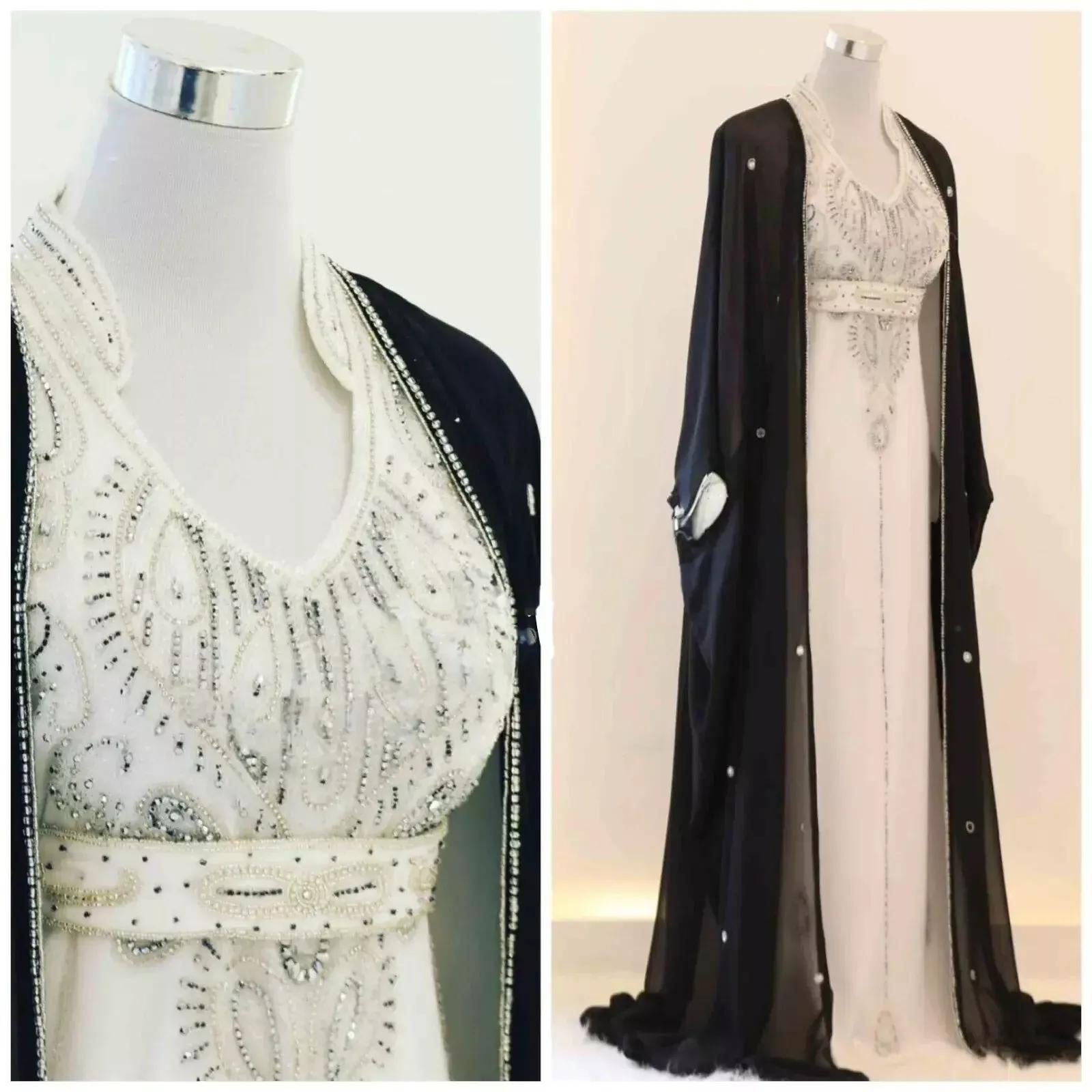 Georgette Abaya Gown Dress Farasha Kaftan Dubai New Islamic Moroccan Stylish FREE SIZE чорний/білий
Georgette Abaya Gown Dress Farasha Kaftan Dubai New Islamic Moroccan Stylish FREE SIZE чорний/білий