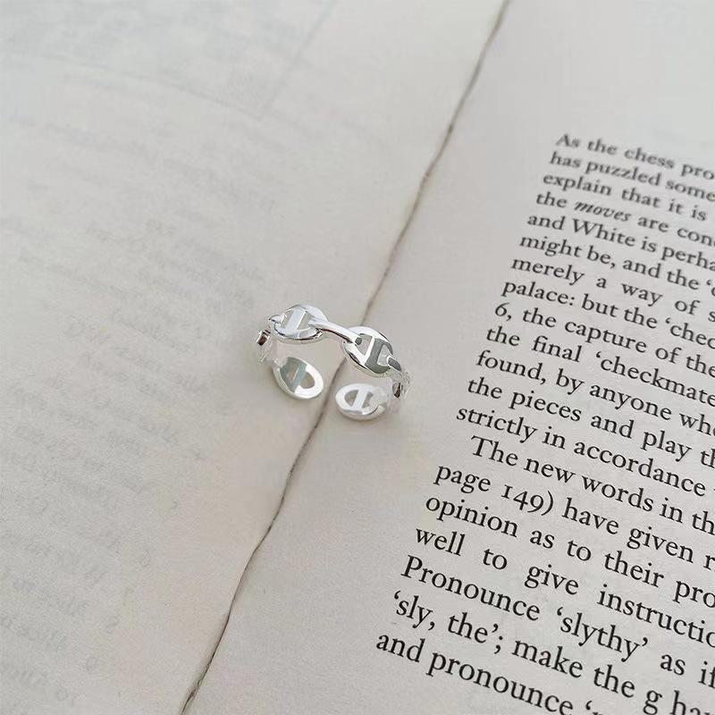 Кольцо Retro Seiko Pig Nose Open Ring — элегантная, не выцветающая, универсальная мода для женщин Adjustable opening
Кольцо Retro Seiko Pig Nose Open Ring — элегантная, не выцветающая, универсальная мода для женщин Adjustable opening