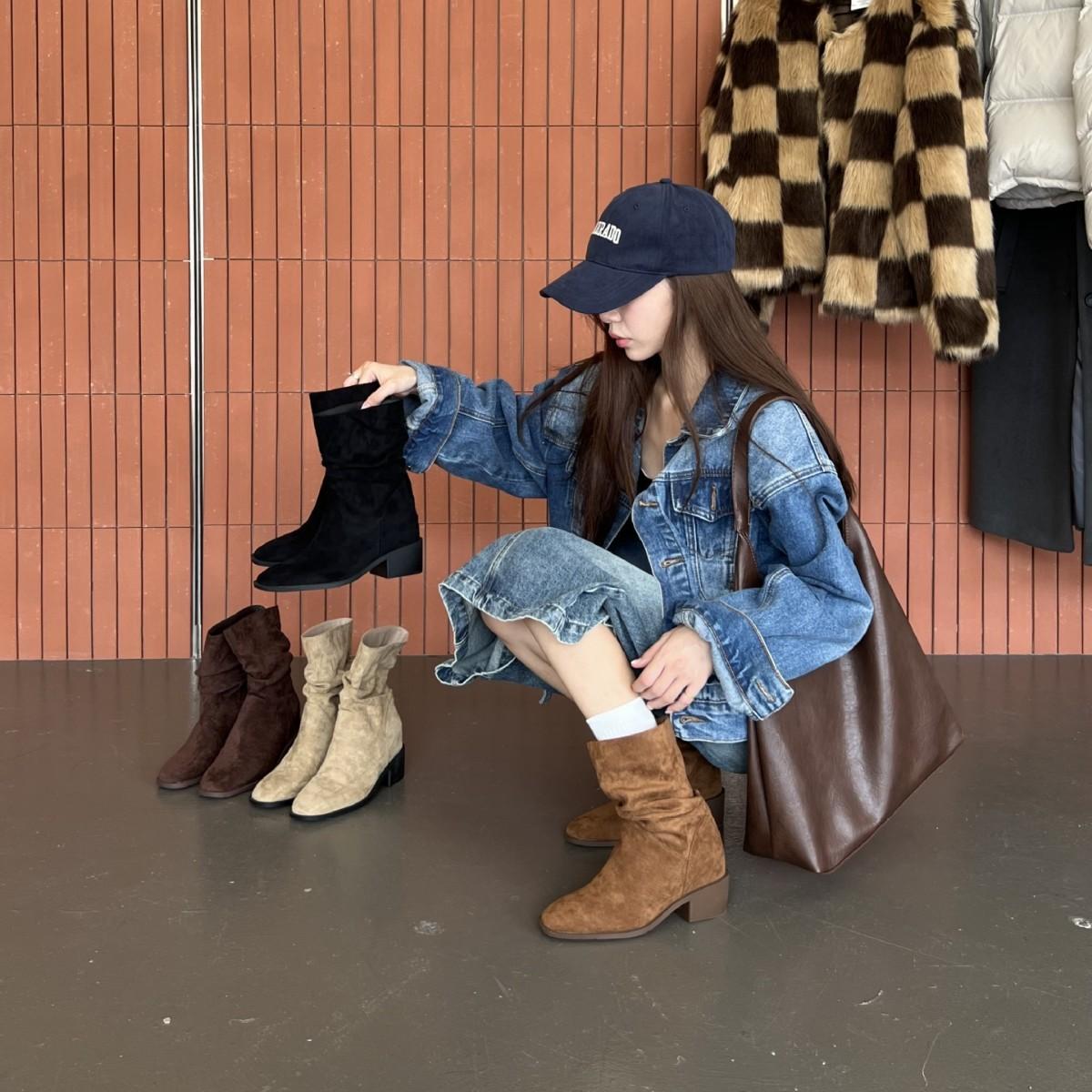 2025 new round head thick high heel low tube suede thin knight fashion women s pile Martin boots 39 коричневый
2025 new round head thick high heel low tube suede thin knight fashion women s pile Martin boots 39 коричневый