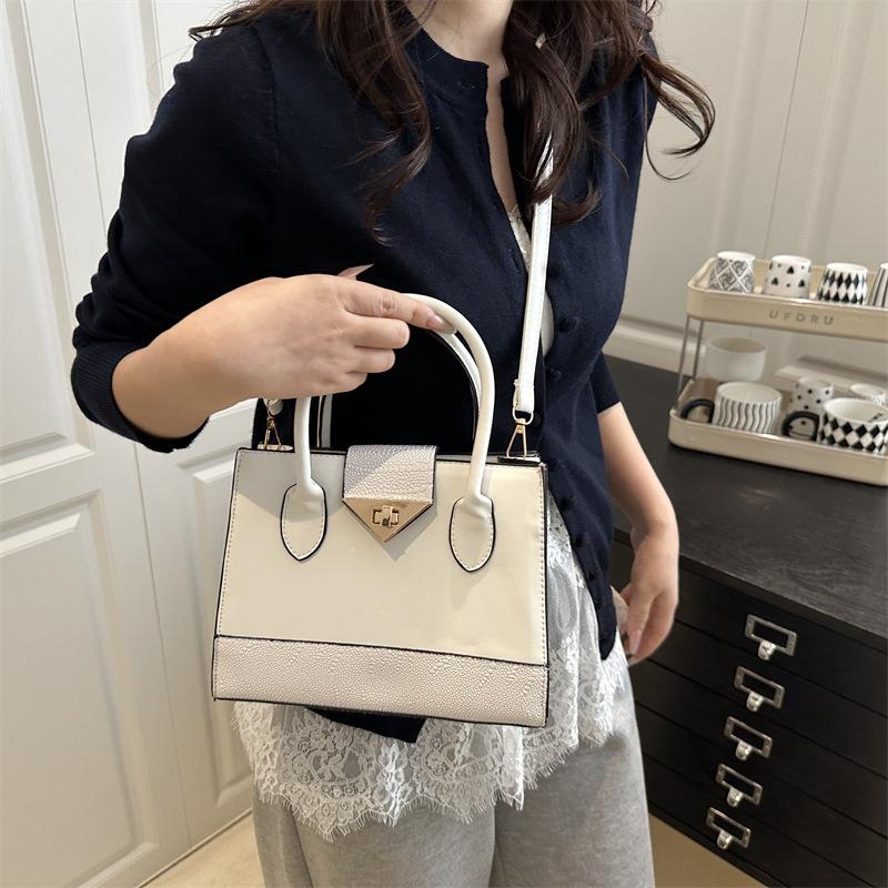 New lock fashionable splicing texture women s large-capacity simple single shoulder oblique span portable small square bag білий
New lock fashionable splicing texture women s large-capacity simple single shoulder oblique span portable small square bag білий