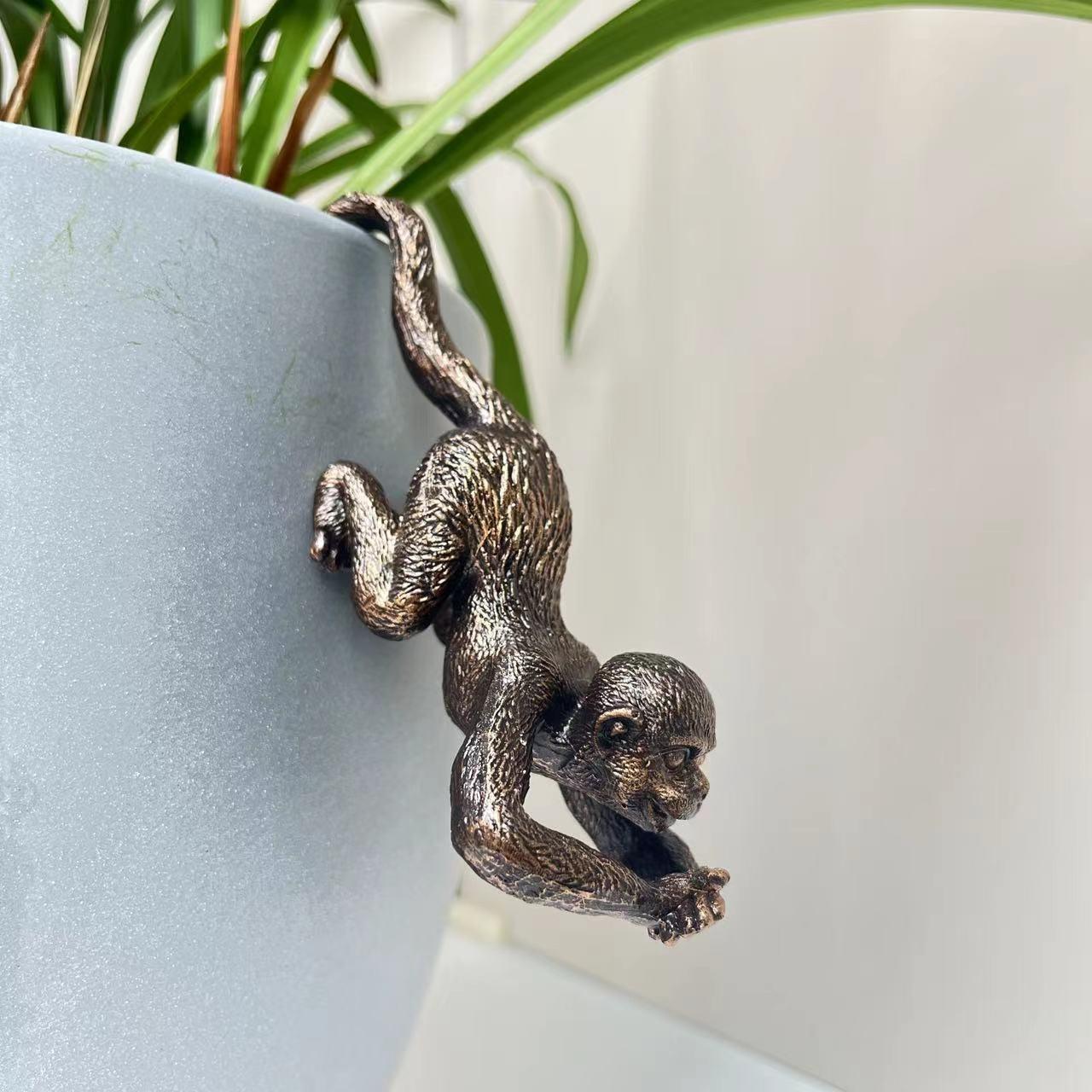 1Pc Bonsai Monkey Hanging Outdoor Gardening Statue, Resin Furniture Living Room Hanging Decoration, Outdoor Garden Hanging Decoration
1Pc Bonsai Monkey Hanging Outdoor Gardening Statue, Resin Furniture Living Room Hanging Decoration, Outdoor Garden Hanging Decoration