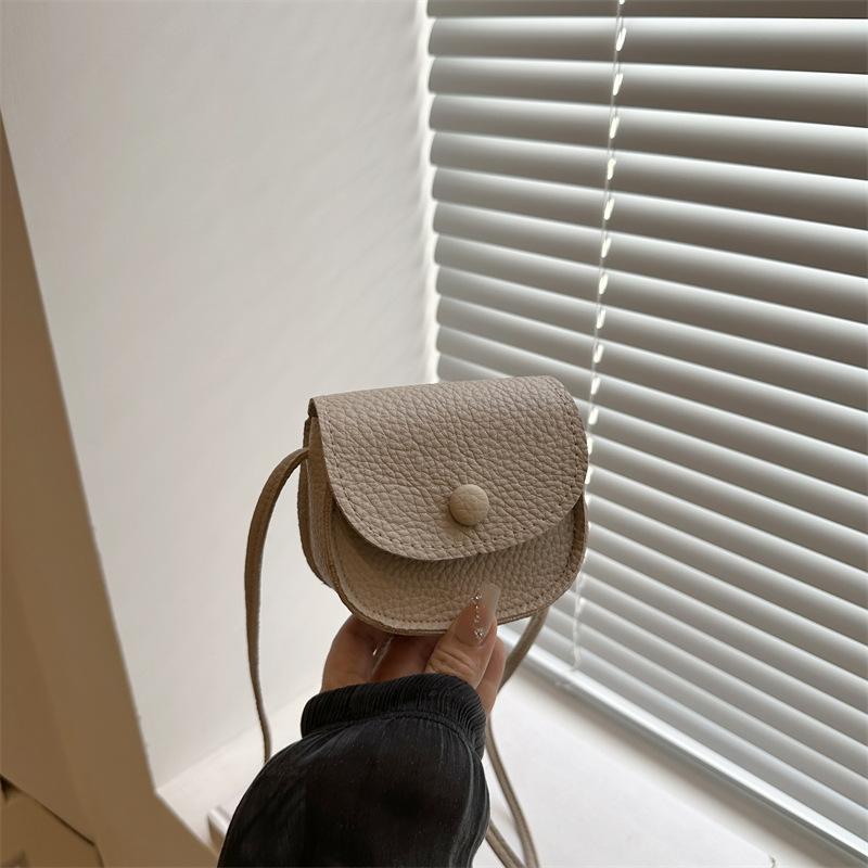 Новая эстетичная трендовая сумка с индивидуальностью женская сумка простая ретро женская сумка через плечо повседневная сумка-седло хаки
Новая эстетичная трендовая сумка с индивидуальностью женская сумка простая ретро женская сумка через плечо повседневная сумка-седло хаки