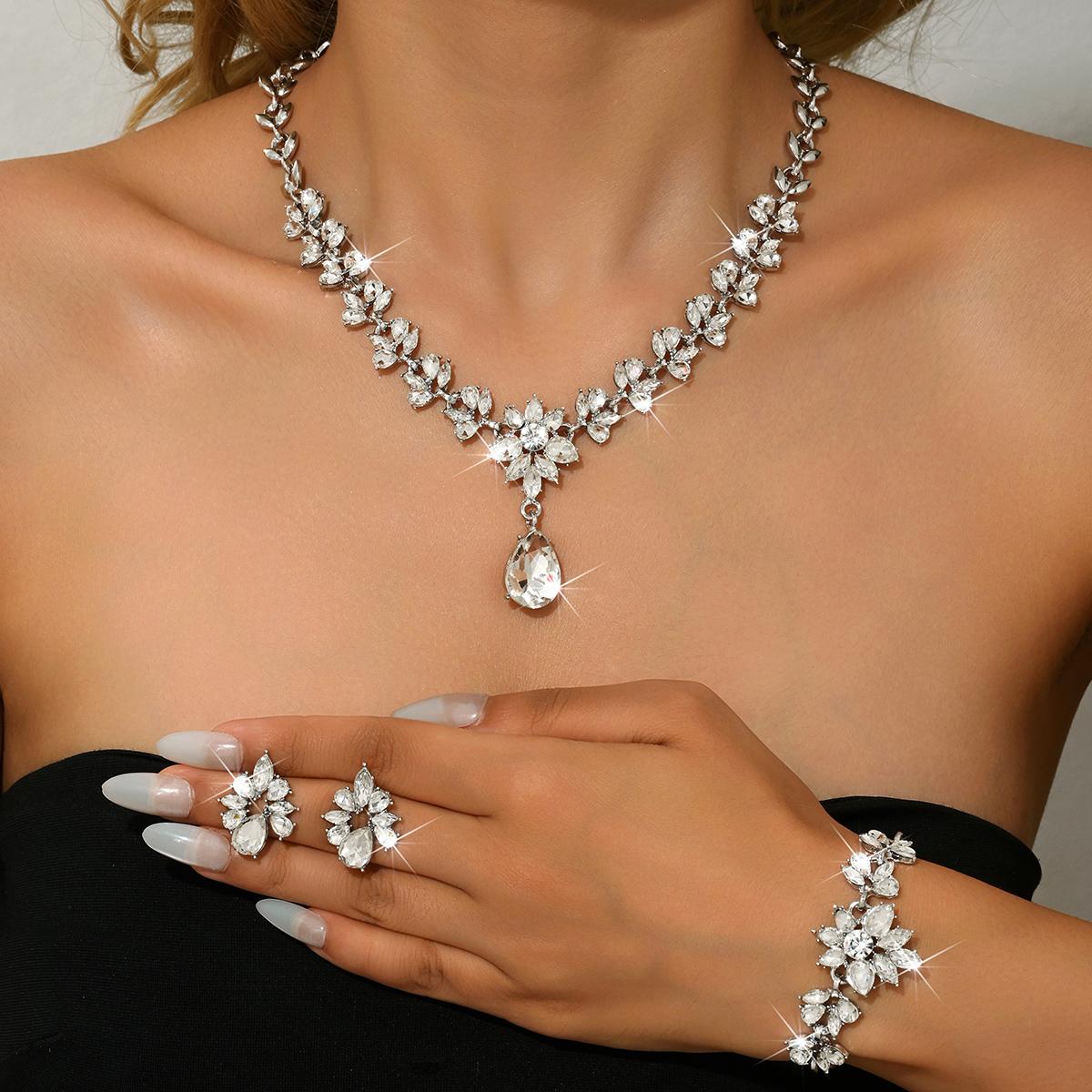Manufacturer s direct sales of alloy wedding necklaces, earrings, bracelets, bridal wedding accessories, banquet jewelry
Manufacturer s direct sales of alloy wedding necklaces, earrings, bracelets, bridal wedding accessories, banquet jewelry