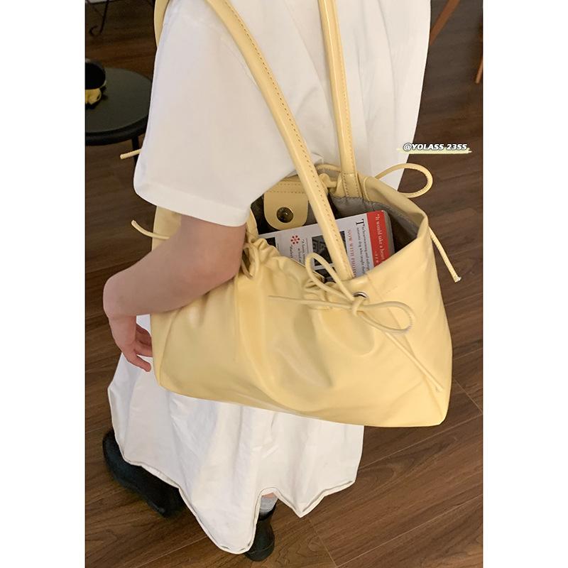 Fashion underarm bag women s bag new simple large-capacity tote bag versatile shoulder bag чорний
Fashion underarm bag women s bag new simple large-capacity tote bag versatile shoulder bag чорний