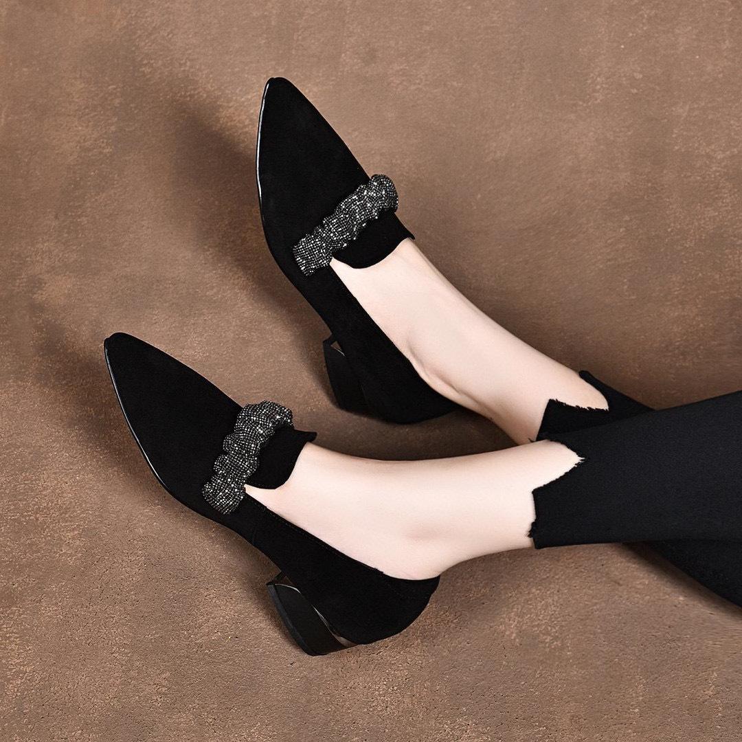 Остроносые женские весенние новые черные темпераментные туфли из овчины со стразами на одинарной подошве, на толстом каблуке, на высоком каблуке, модные женские туфли 39
Остроносые женские весенние новые черные темпераментные туфли из овчины со стразами на одинарной подошве, на толстом каблуке, на высоком каблуке, модные женские туфли 39