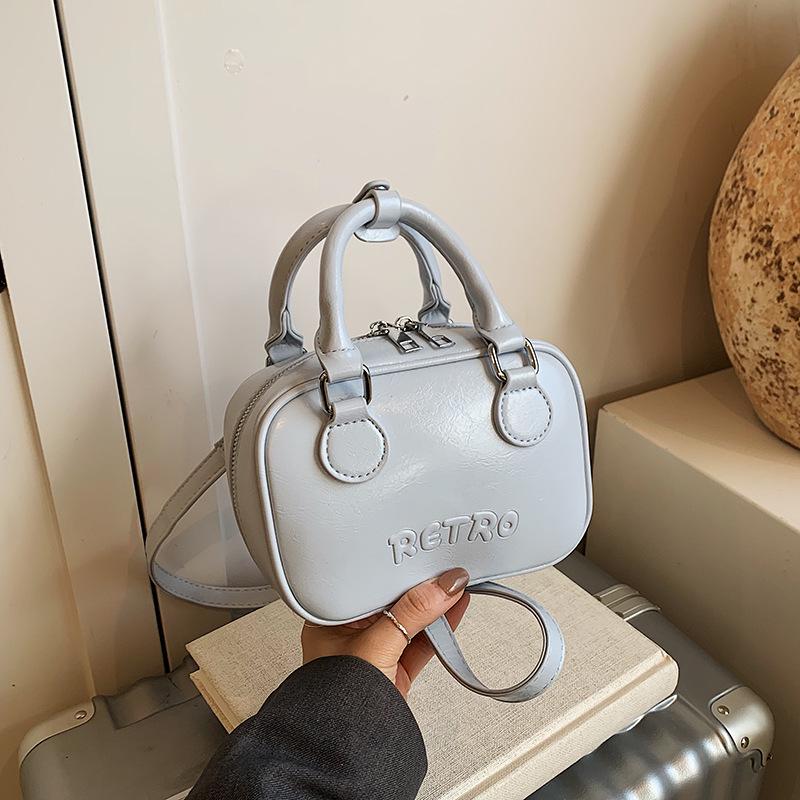 Women s 2025 Casual Tote Bowling Bag: Fresh, Simple, Fashionable Crossbody & Shoulder Bag чорний
Women s 2025 Casual Tote Bowling Bag: Fresh, Simple, Fashionable Crossbody & Shoulder Bag чорний