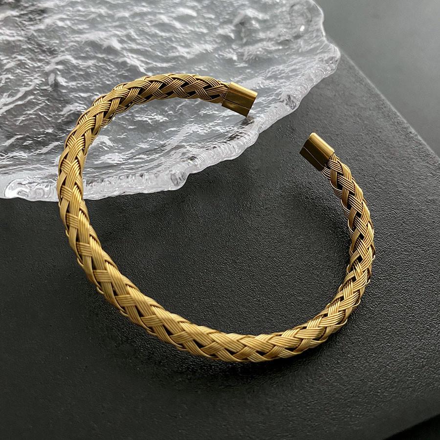 European-American Knitted Titanium Steel Bracelet: Versatile Women s Spring/Summer Jewelry
European-American Knitted Titanium Steel Bracelet: Versatile Women s Spring/Summer Jewelry