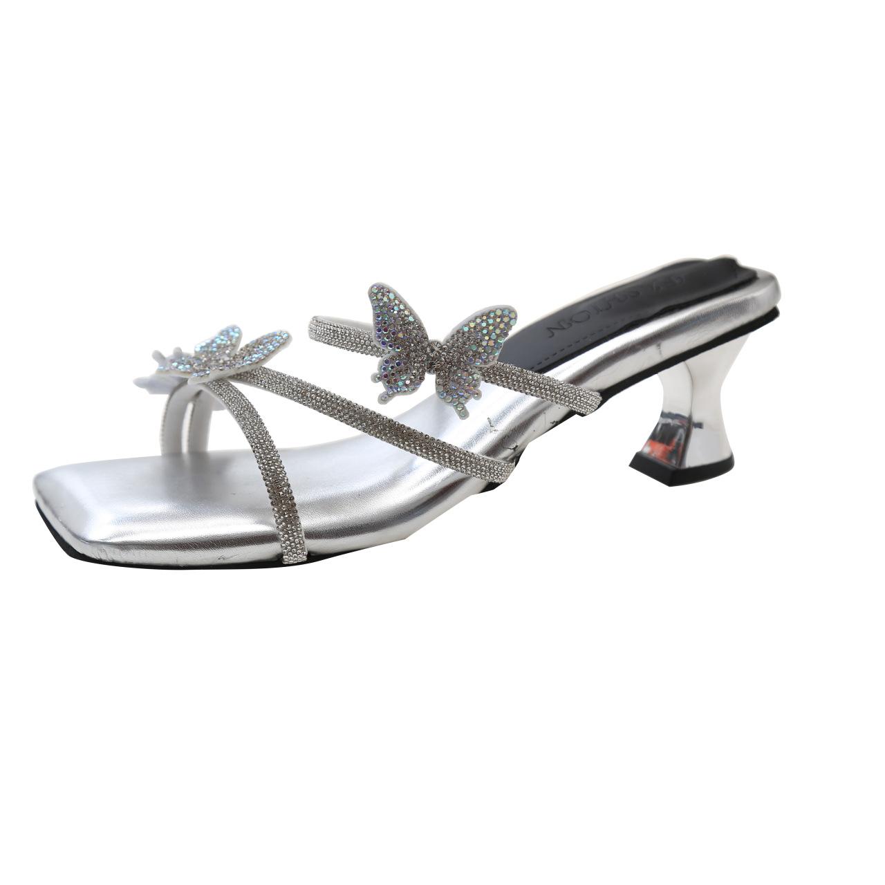 Красивые серебряные тапочки-бабочки в стиле феи на толстом каблуке, женские, новинка 2025 года, прозрачные босоножки со стразами и одним ремешком на среднем каблуке 39 серебряный
Красивые серебряные тапочки-бабочки в стиле феи на толстом каблуке, женские, новинка 2025 года, прозрачные босоножки со стразами и одним ремешком на среднем каблуке 39 серебряный