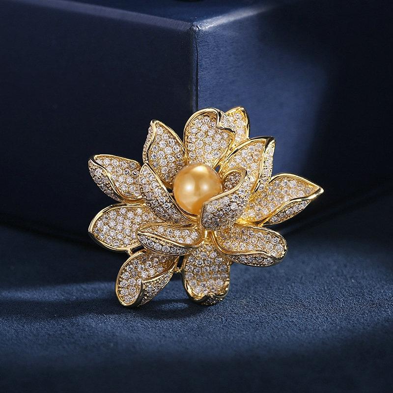 Light luxury high-end blazer with corsage temperament versatile coat pin pearl three-dimensional lotus brooch
Light luxury high-end blazer with corsage temperament versatile coat pin pearl three-dimensional lotus brooch