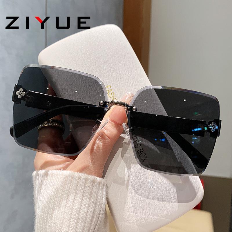 Новые женские большие безободковые поляризованные солнцезащитные очки с защитой от УФ-лучей и градиентным дизайном обрезанного края
Новые женские большие безободковые поляризованные солнцезащитные очки с защитой от УФ-лучей и градиентным дизайном обрезанного края