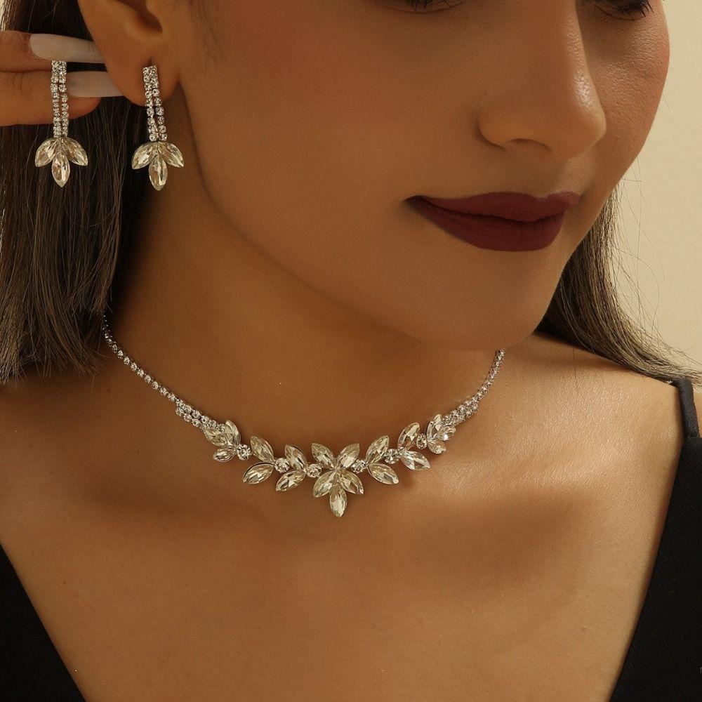 Exquisite Rhinestone Jewelry Set Crystal Necklace Wedding Party Earrings Women золотой
Exquisite Rhinestone Jewelry Set Crystal Necklace Wedding Party Earrings Women золотой