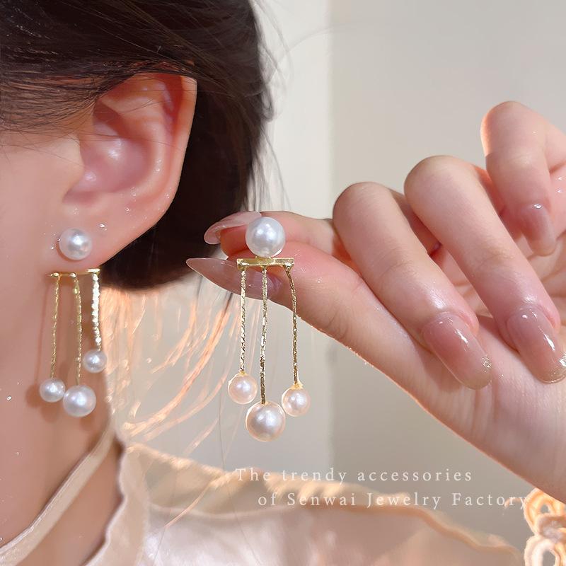 Design sense Pearl fringed earrings Women s retro niche temperament Gentle stud earrings Versatile fashion personality Spice girl earrings
Design sense Pearl fringed earrings Women s retro niche temperament Gentle stud earrings Versatile fashion personality Spice girl earrings