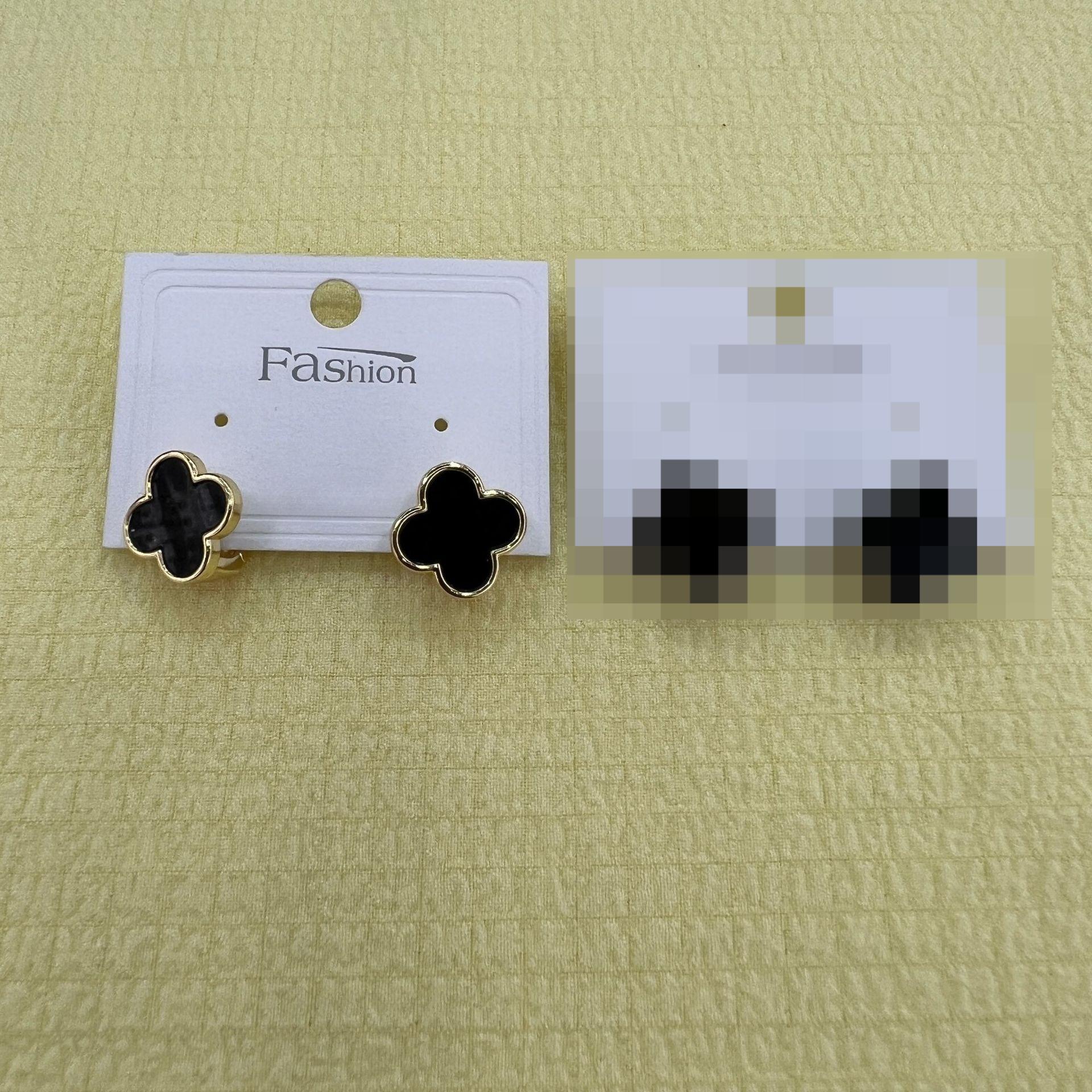 Новые модные серьги-четырехлистники для женщин, высококачественная версия, гипоаллергенные серьги из натурального белого перламутра gold чёрный
Новые модные серьги-четырехлистники для женщин, высококачественная версия, гипоаллергенные серьги из натурального белого перламутра gold чёрный