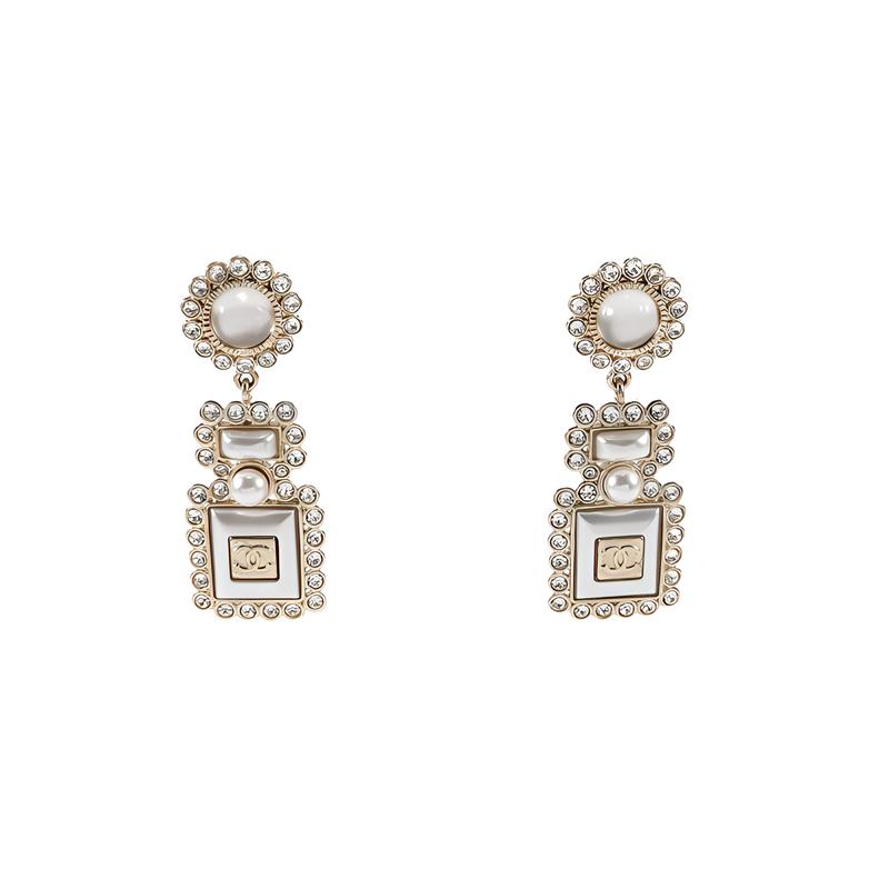 CHANEL Costume jewelry metal rhinestone pearl earrings women s gold
CHANEL Costume jewelry metal rhinestone pearl earrings women s gold