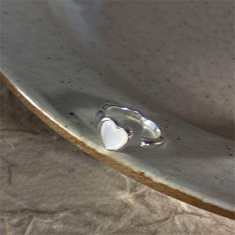 White shell love ring female design cold wind thread open index finger ring
White shell love ring female design cold wind thread open index finger ring