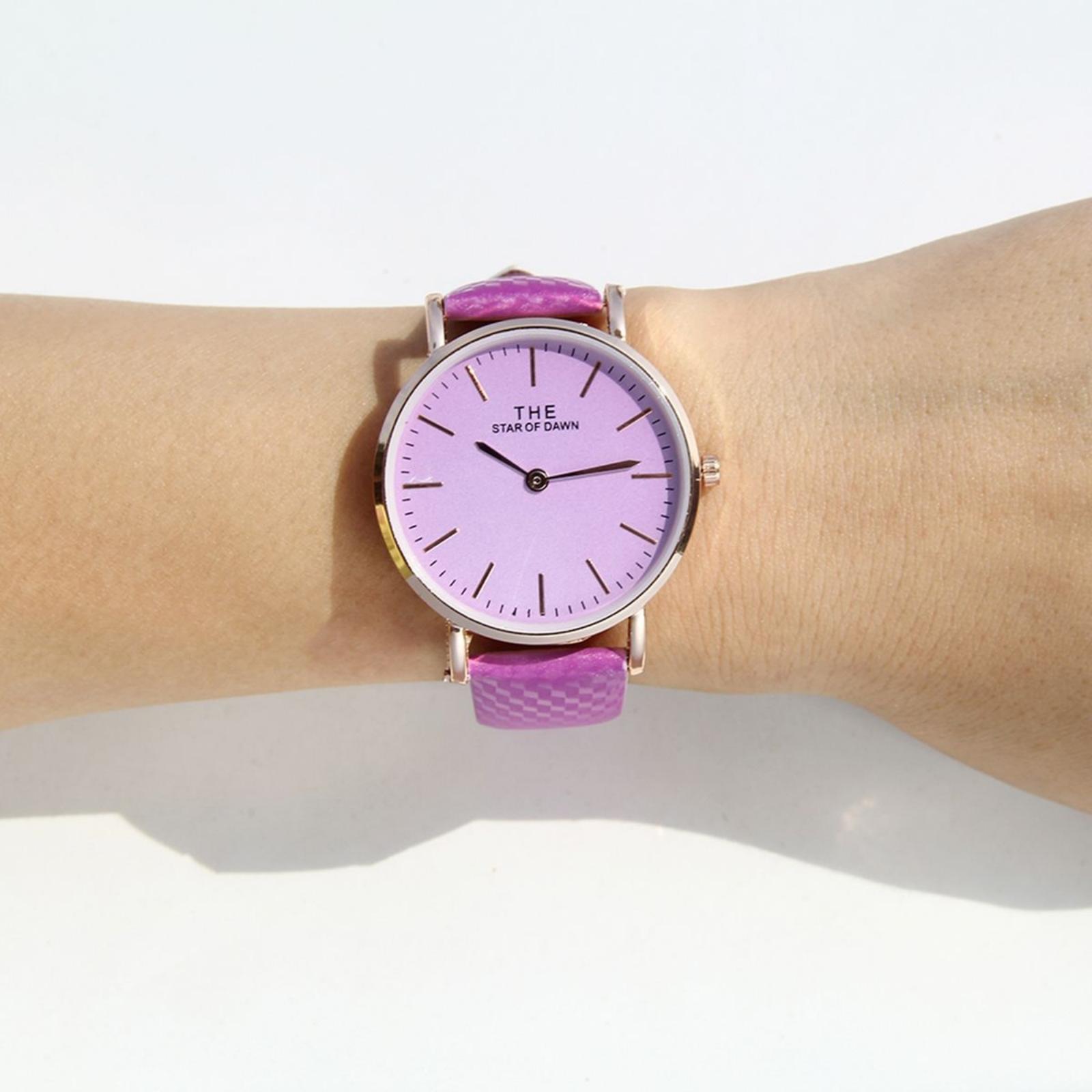 Женские модные кожаные часы One Size
Женские модные кожаные часы One Size