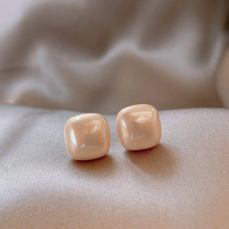 New Arrival Pearl Stud Earrings for Women Accessible Luxury Fancy Earrings Dignified Generous Style Ear Rings Sleep No Need to Take off Ear-Caring Small size Sugar Pearl
New Arrival Pearl Stud Earrings for Women Accessible Luxury Fancy Earrings Dignified Generous Style Ear Rings Sleep No Need to Take off Ear-Caring Small size Sugar Pearl