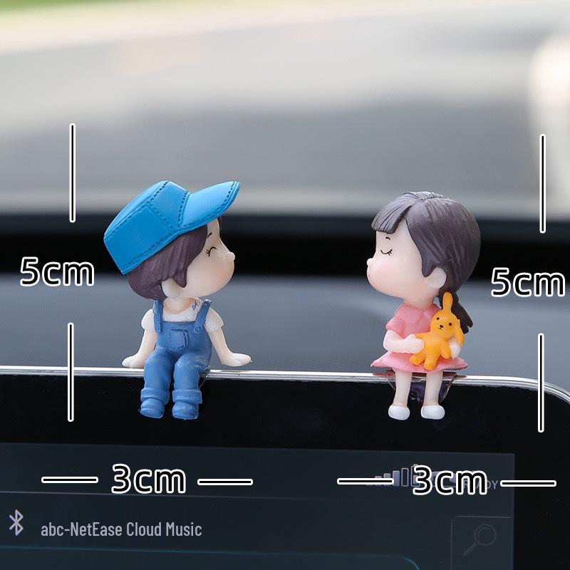 Мультяшные парные украшения для автомобиля: Набор креативных фигурок девочки для декора центральной консоли Standard
Мультяшные парные украшения для автомобиля: Набор креативных фигурок девочки для декора центральной консоли Standard