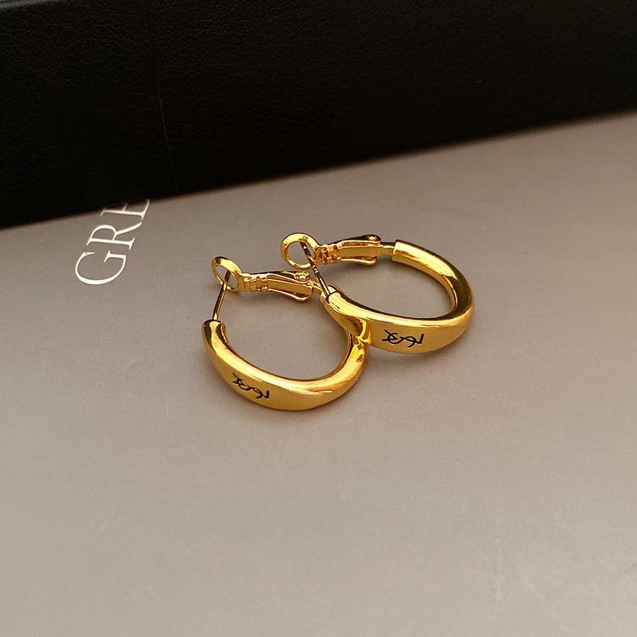 Silver needle glossy letter round earrings European and American cold wind earrings light luxury high-end earrings women
Silver needle glossy letter round earrings European and American cold wind earrings light luxury high-end earrings women