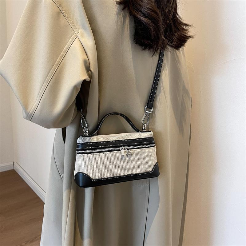 Portable Bucket Box Handbag Canvas Patchwork Fashion Crossbody Bags Ladies Commuter Phone Storage Shoulder Bag Versatile Simple чёрный
Portable Bucket Box Handbag Canvas Patchwork Fashion Crossbody Bags Ladies Commuter Phone Storage Shoulder Bag Versatile Simple чёрный