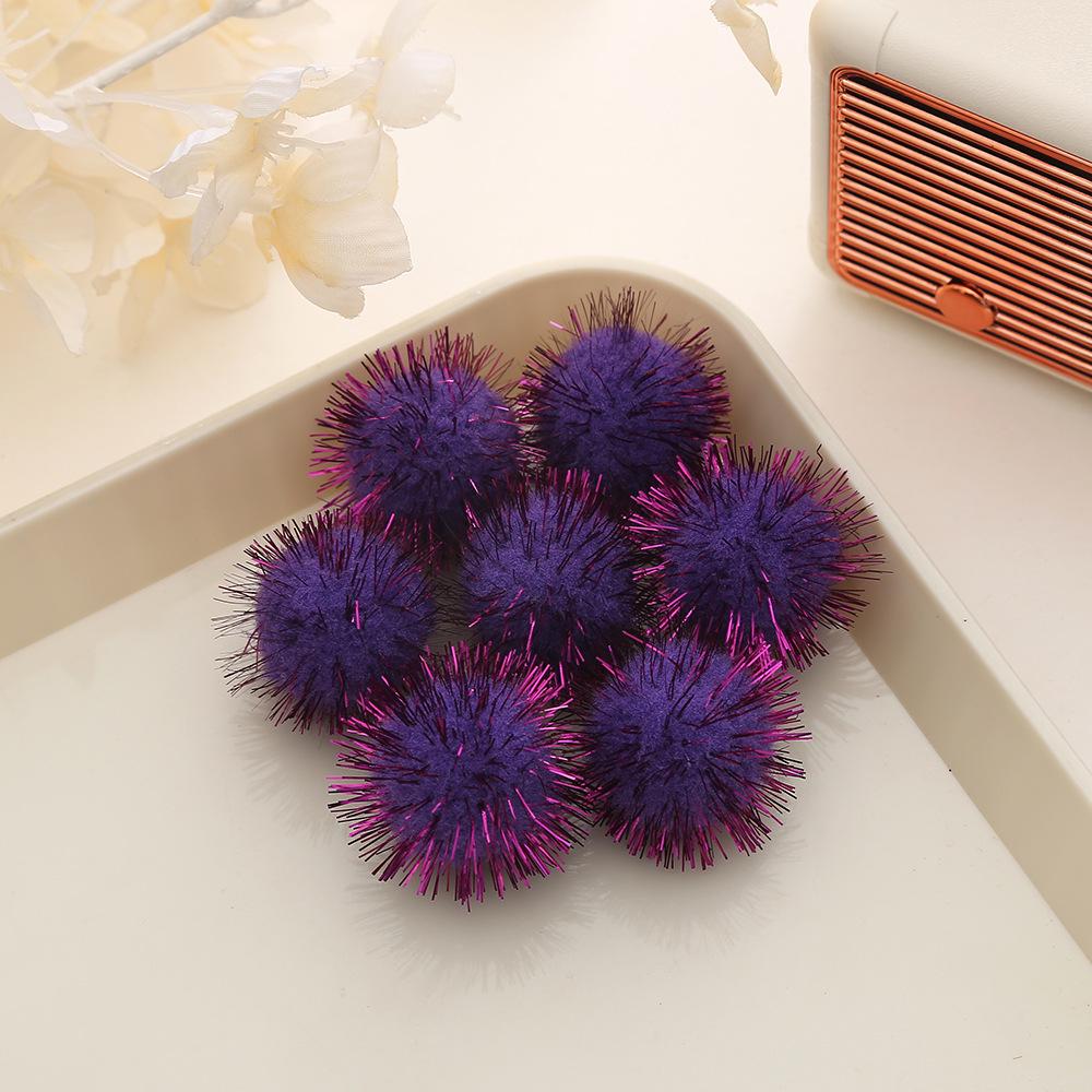 Gold Flakes Pom-poms: Colorful Plush Balls for Christmas DIY and Garment Accessories
Gold Flakes Pom-poms: Colorful Plush Balls for Christmas DIY and Garment Accessories