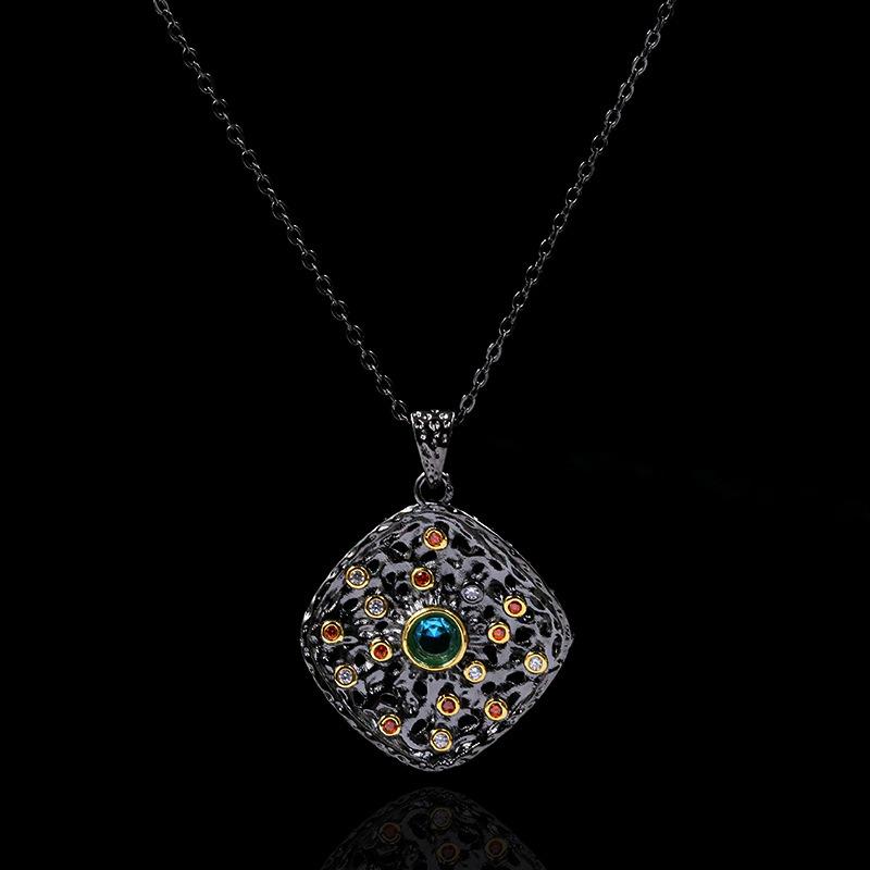 European and American Popular Retro Round Pendant Necklace Metal Electroplated Personalized Necklace
European and American Popular Retro Round Pendant Necklace Metal Electroplated Personalized Necklace