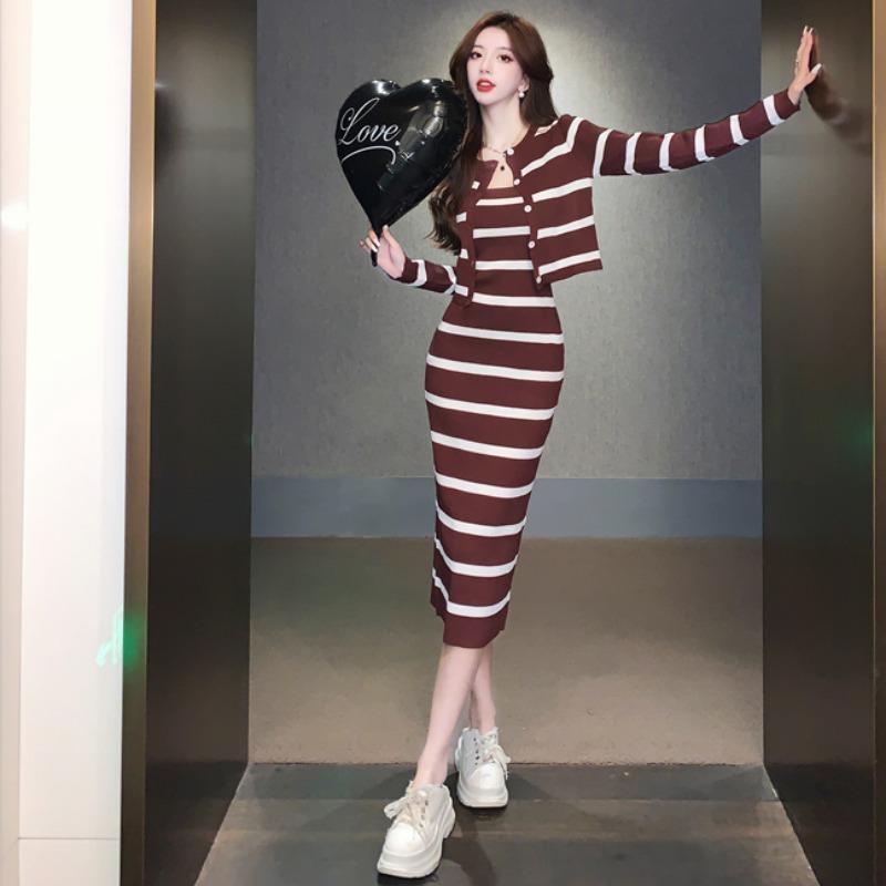 Stylish Spicy Girl Set: Striped Camisole Dress & Knit Cardigan – Perfect for Autumn/Winter L (suitable for 115-130 jin)
Stylish Spicy Girl Set: Striped Camisole Dress & Knit Cardigan – Perfect for Autumn/Winter L (suitable for 115-130 jin)