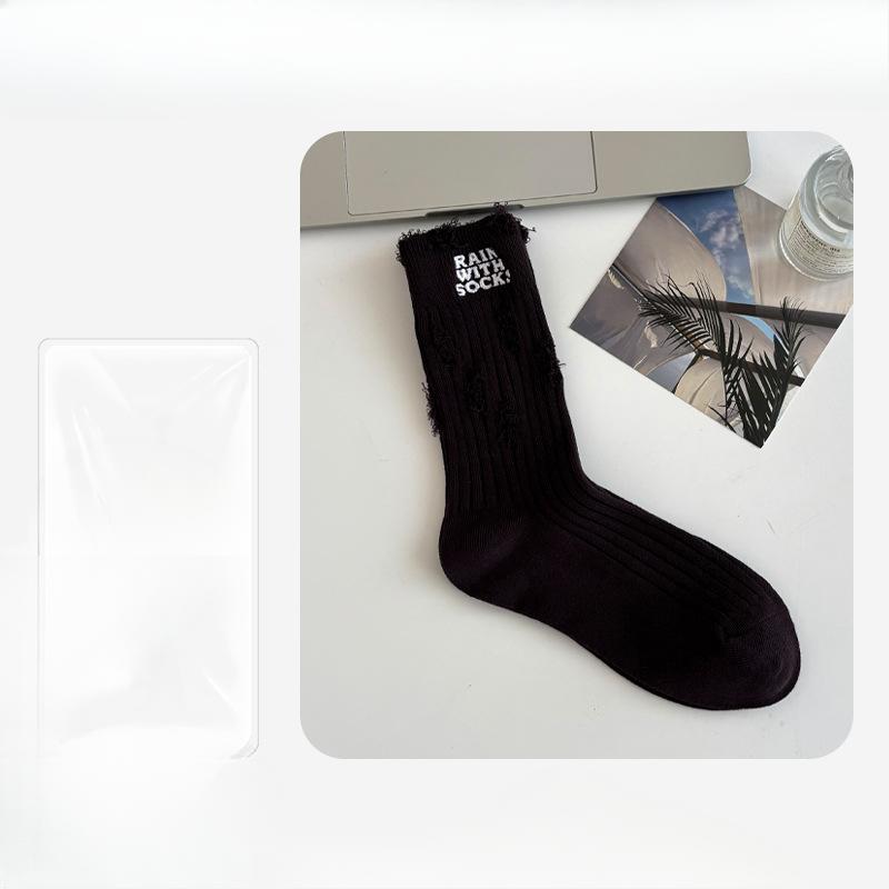 Женские летние тонкие однотонные носки-гольфы средней длины с вышивкой букв и рваными деталями 1 pair кофейный
Женские летние тонкие однотонные носки-гольфы средней длины с вышивкой букв и рваными деталями 1 pair кофейный