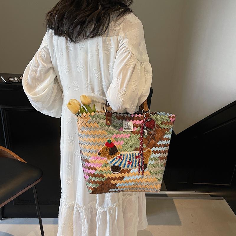 Summer woven vegetable basket bag women s 2025 new portable bucket bag vacation beach straw bag
Summer woven vegetable basket bag women s 2025 new portable bucket bag vacation beach straw bag