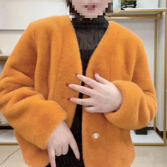 25 Light Luxury French-Style V-Neck Women s Winter Cardigan: Plush, Short, Casual Leather-Fur Blend for Cold Protection. L 65-75 kg оранжевый
25 Light Luxury French-Style V-Neck Women s Winter Cardigan: Plush, Short, Casual Leather-Fur Blend for Cold Protection. L 65-75 kg оранжевый